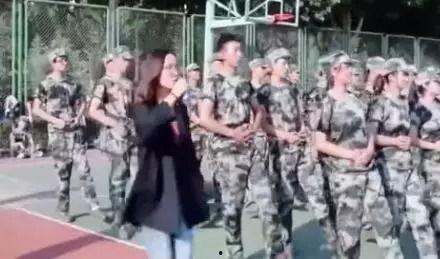 瓜哥吃瓜网军训跳舞,青春舞动，热血沸腾